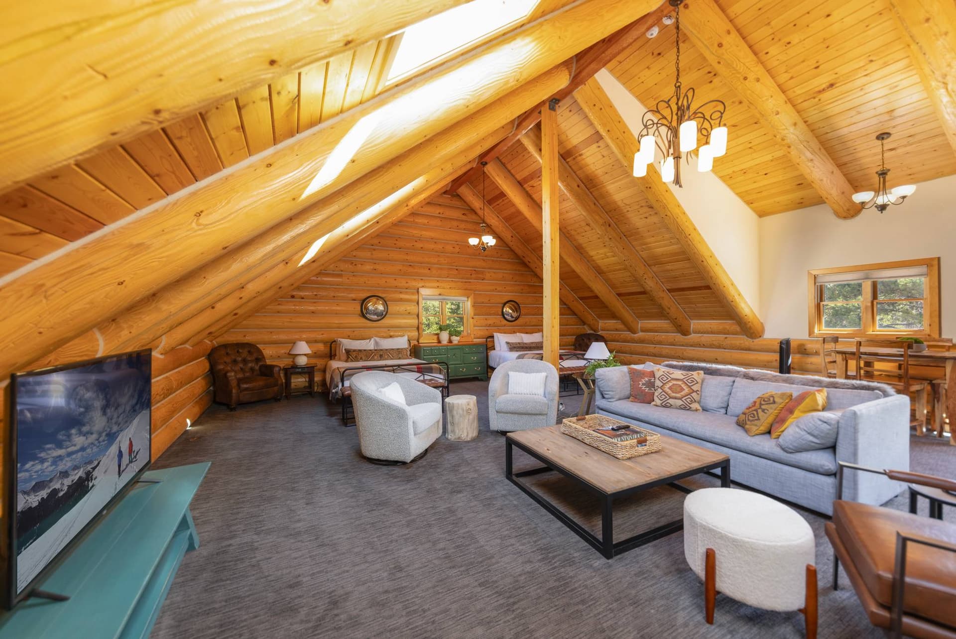 Modern Ski Home - Image 9