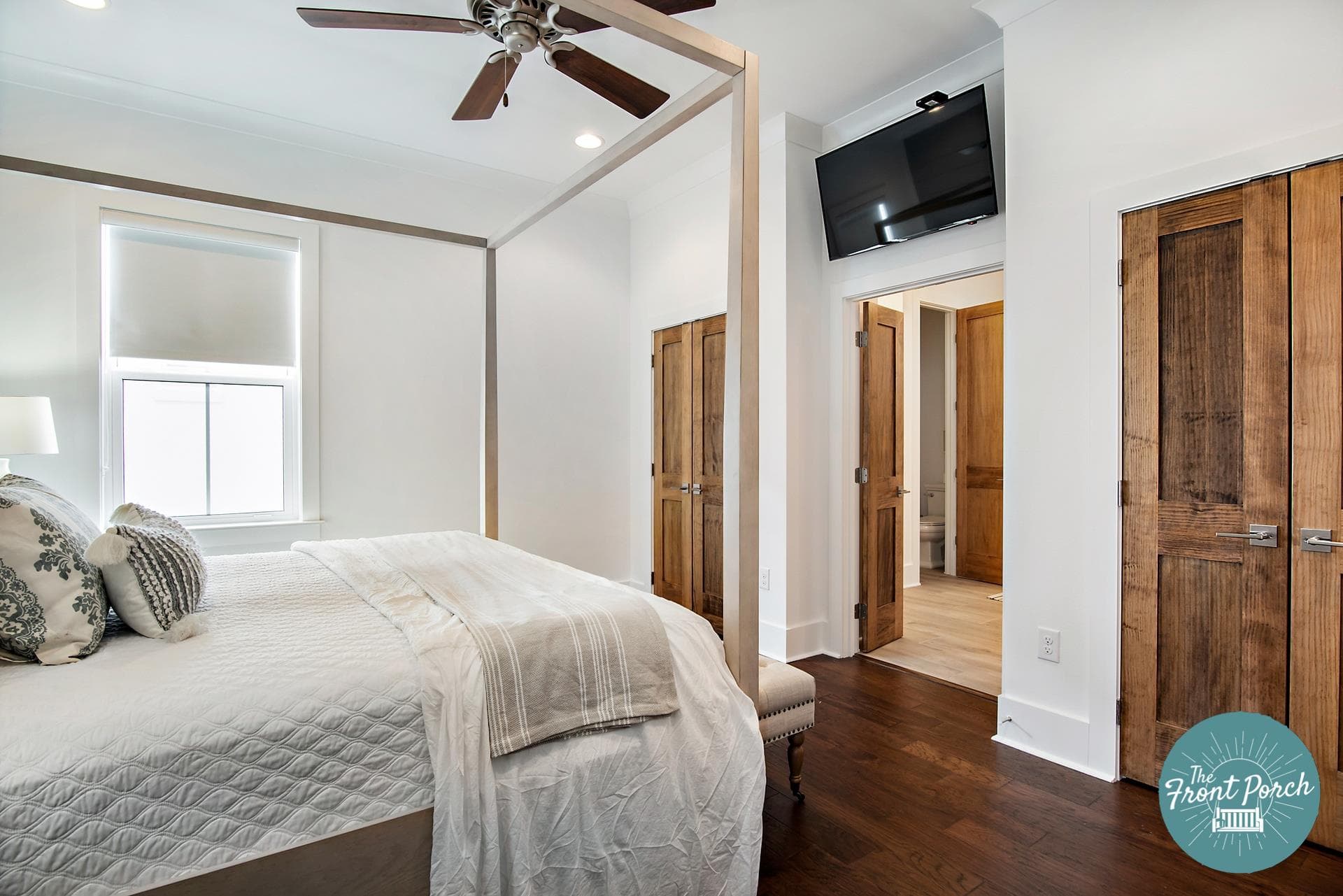 Front Porch Manor - Image 32