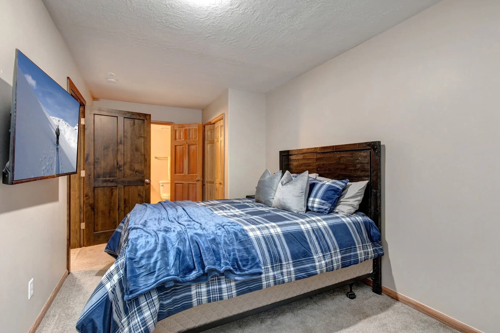 Moose Den - Image 22