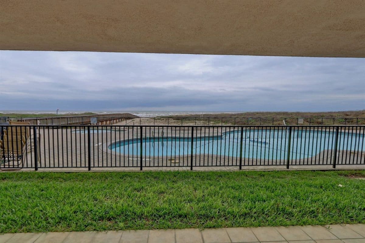 Ocean Vista Towers - Image 3