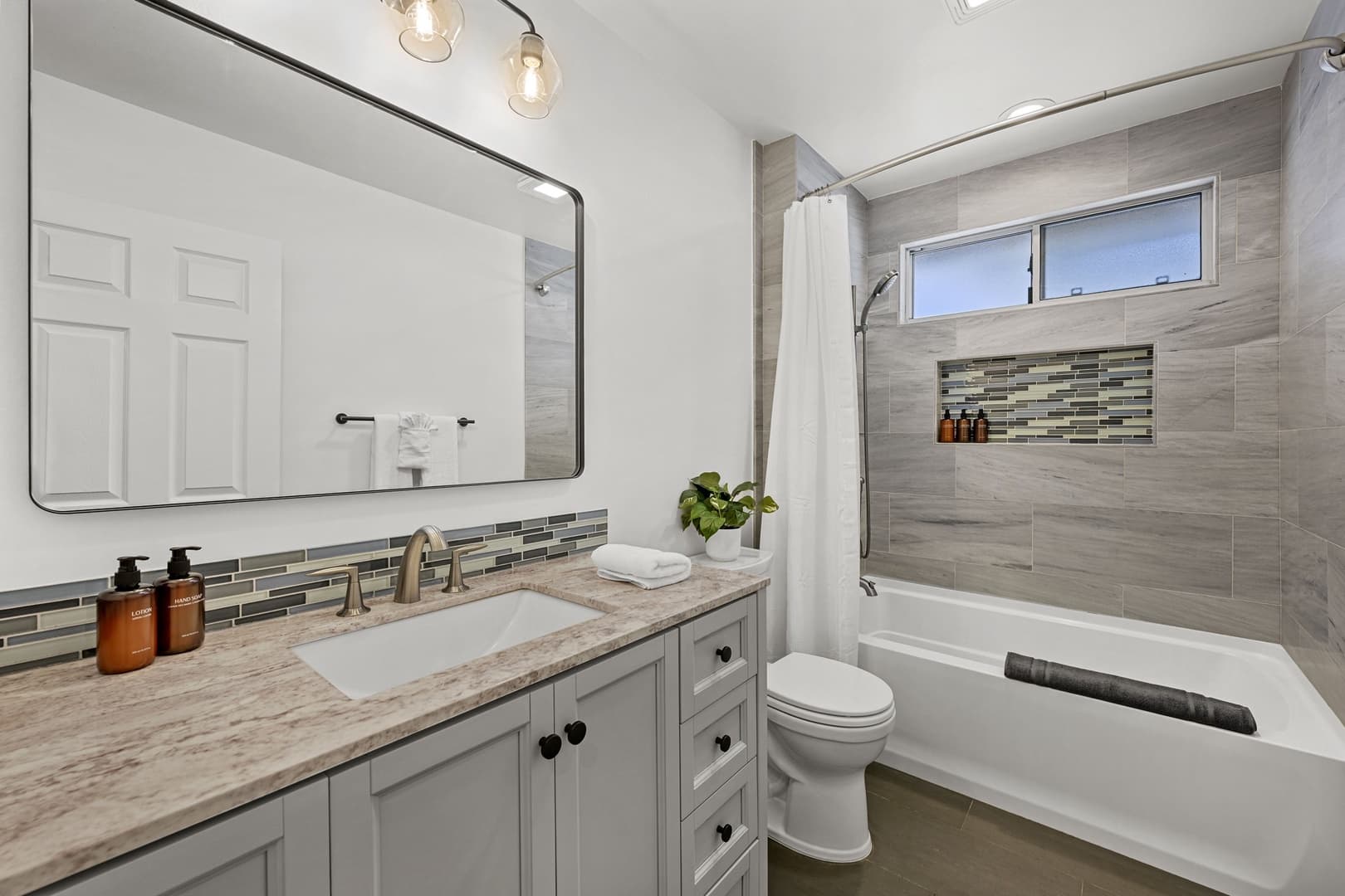 Pacific Beach Retreat - Image 28