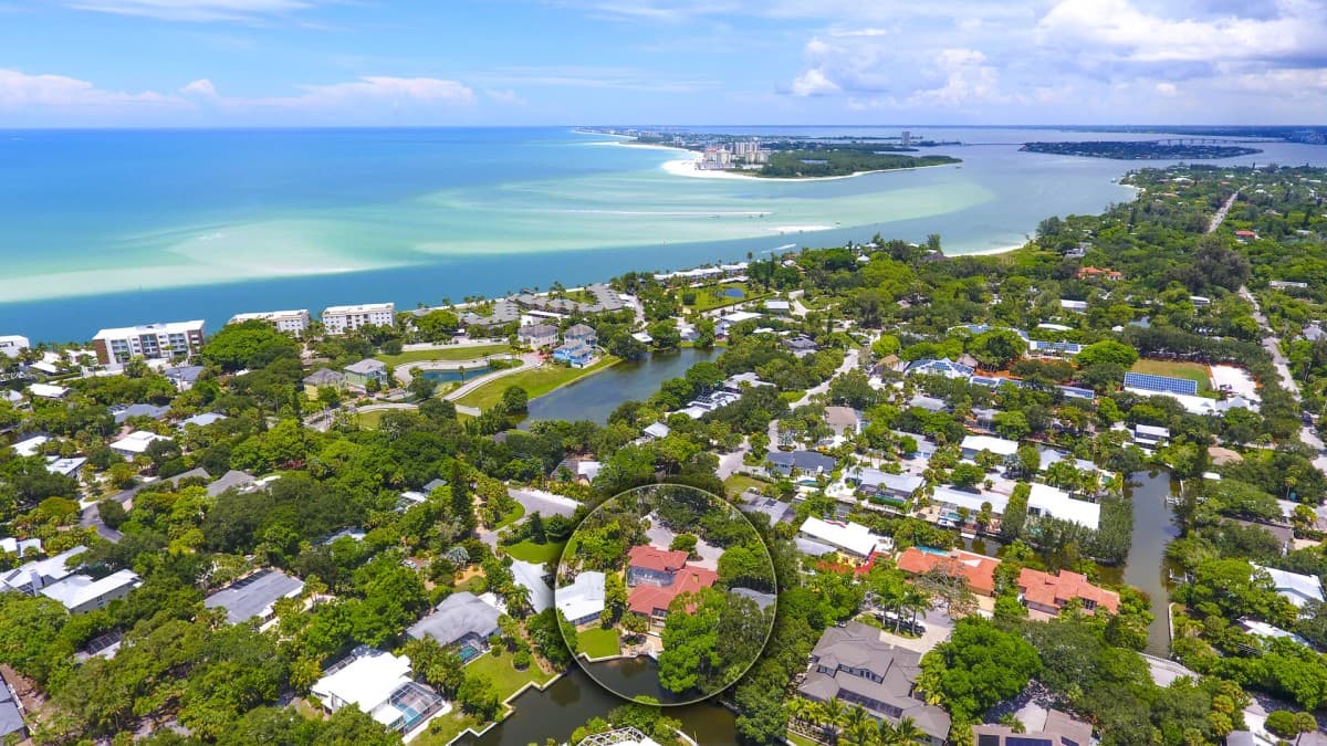 Sunburst Courtyard - Image 45