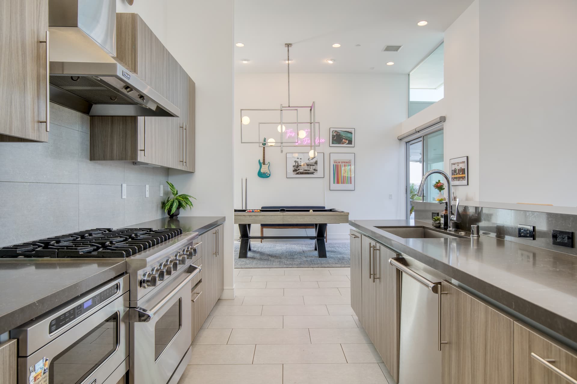 Blue Umbrella Place - Image 12