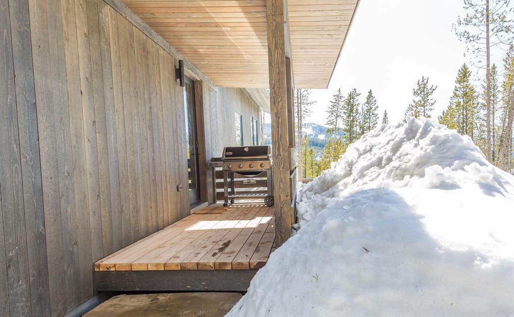 Lake Cabin #11 - Image 33