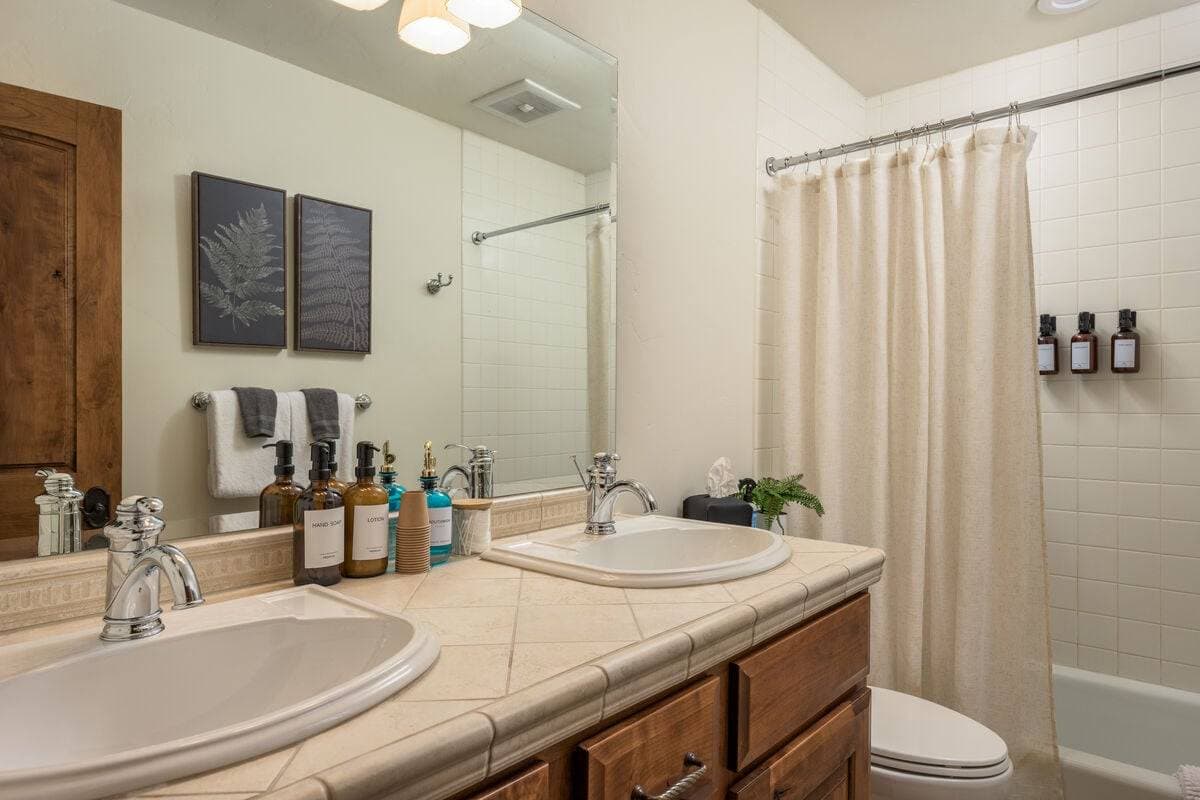 Four Sisters - Image 79