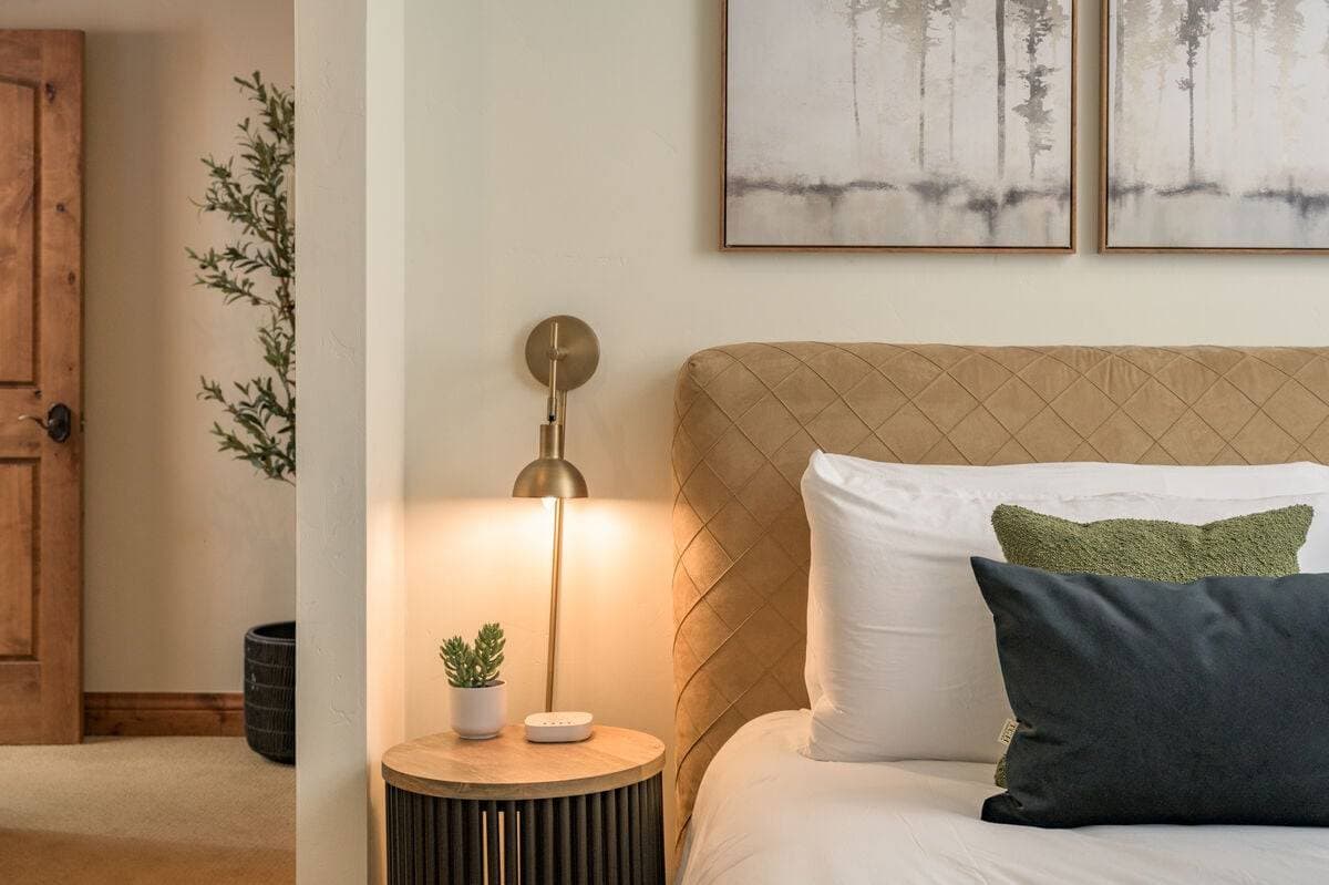 Four Sisters - Image 71