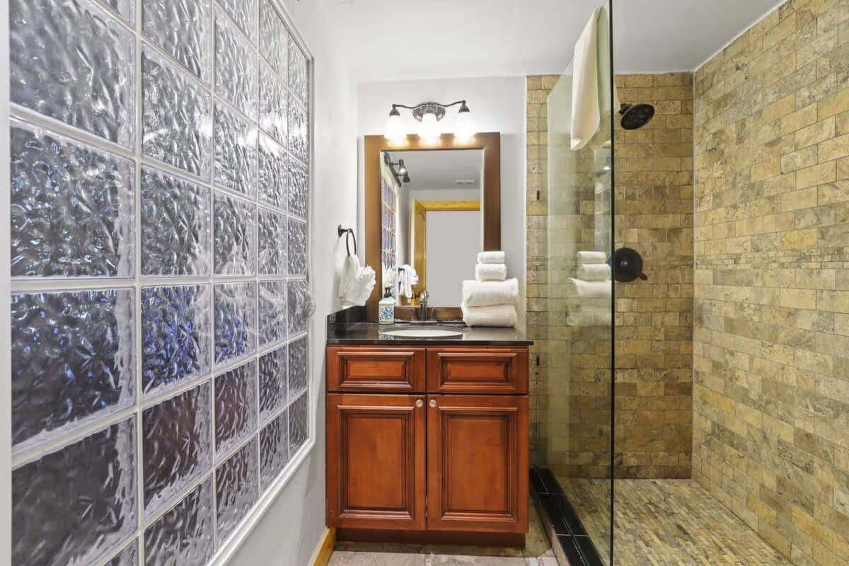 Serene Lodge - Image 39