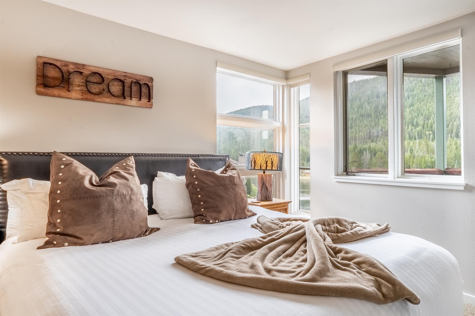 Evergreen Escape - Image 17