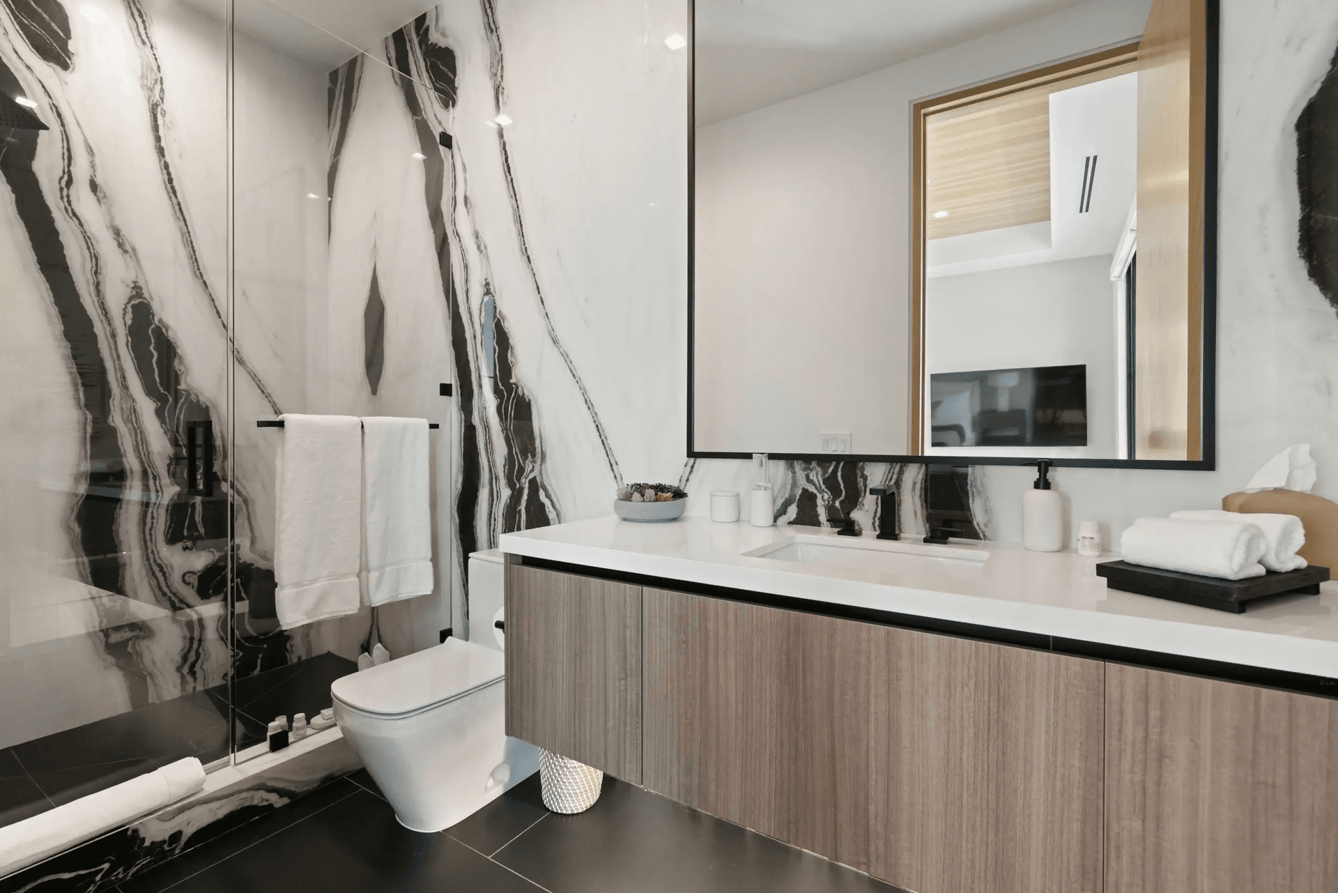 Linda Flora - Image 35