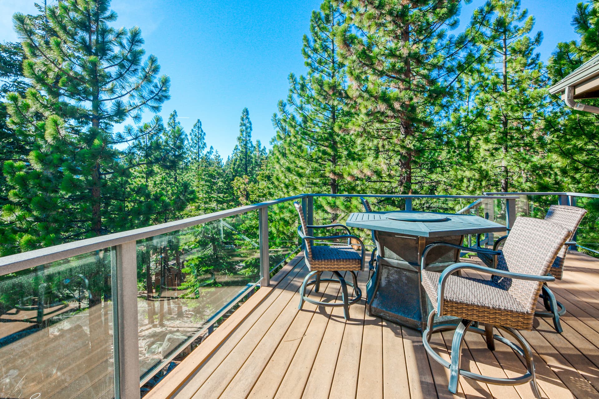 Alpine Luxury Home - Image 6