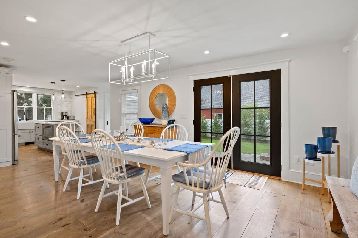 Cross Street Retreat - Image 4