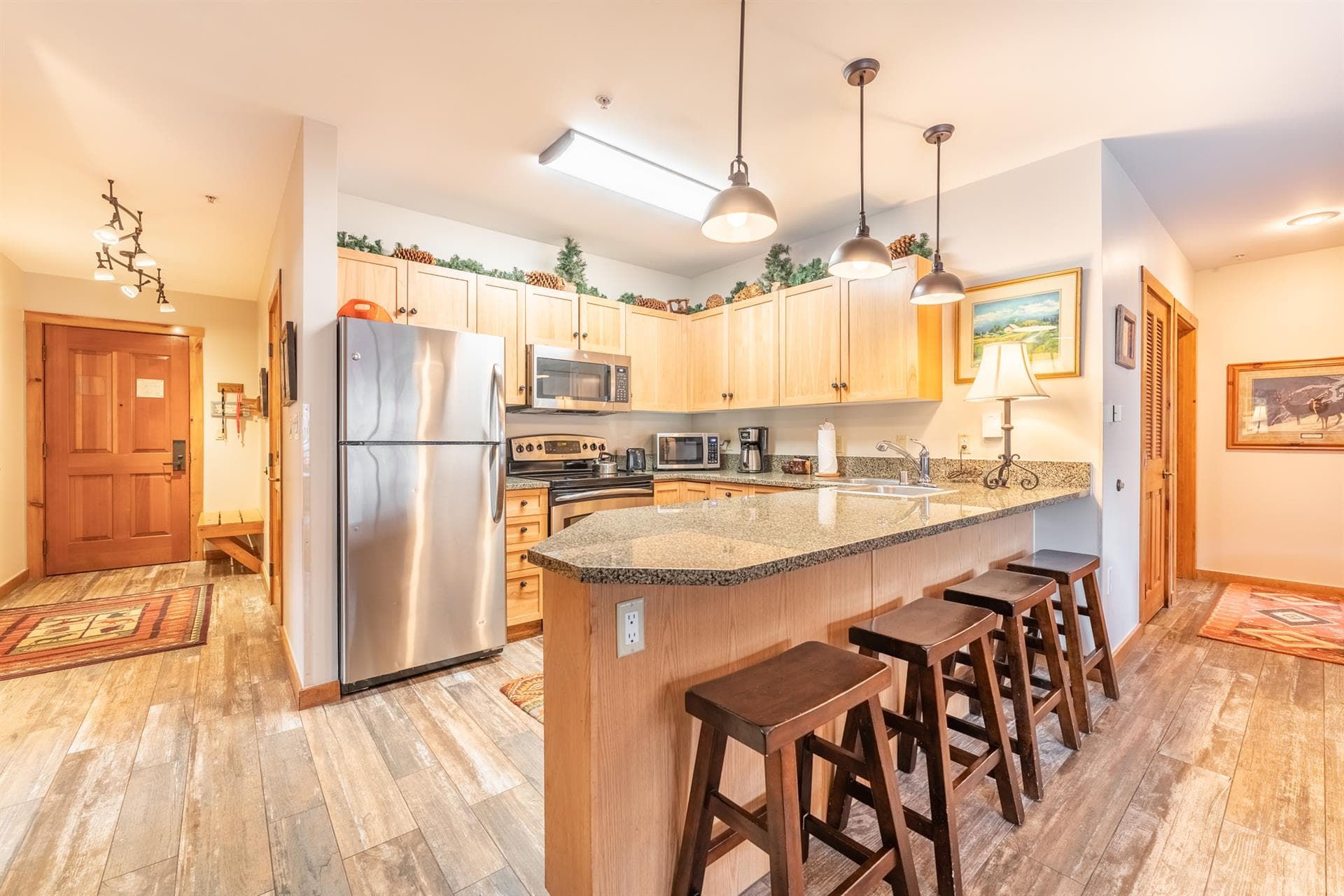 Peakview Penthouse Retreat - Image 2