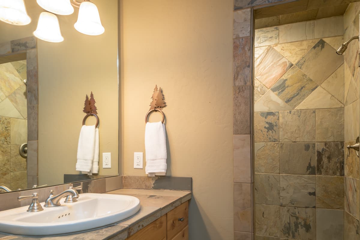 Lower Mountain Home #2 - Image 16