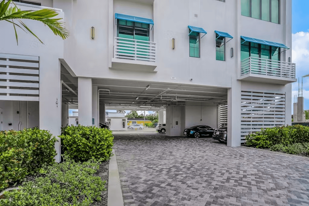 Heart of Naples - Image 29