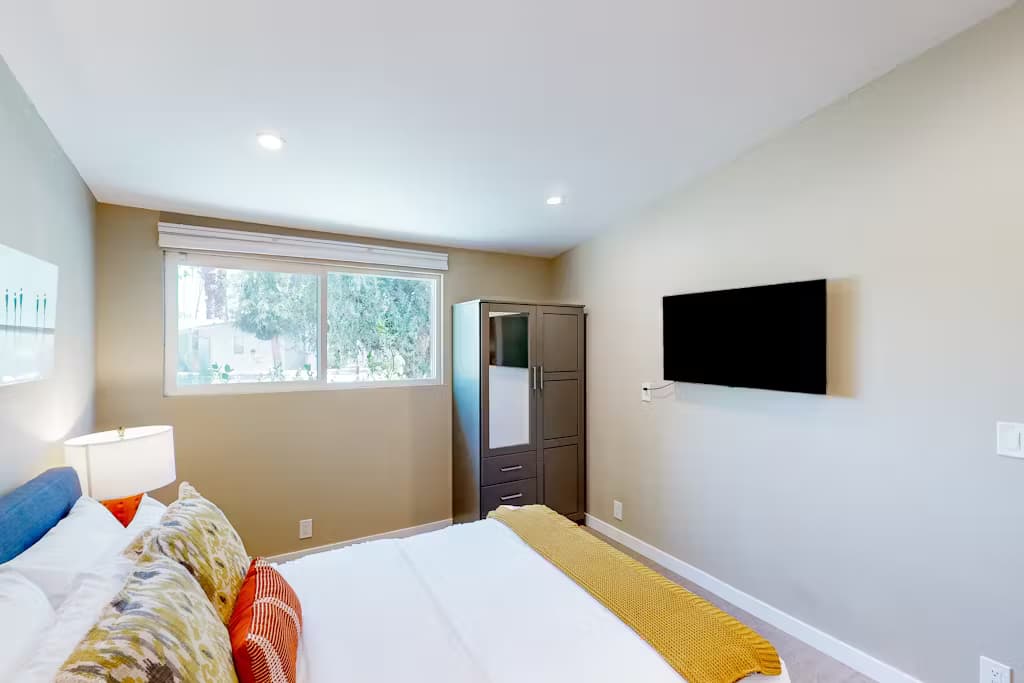 Sanctuary in the Sun - Image 11