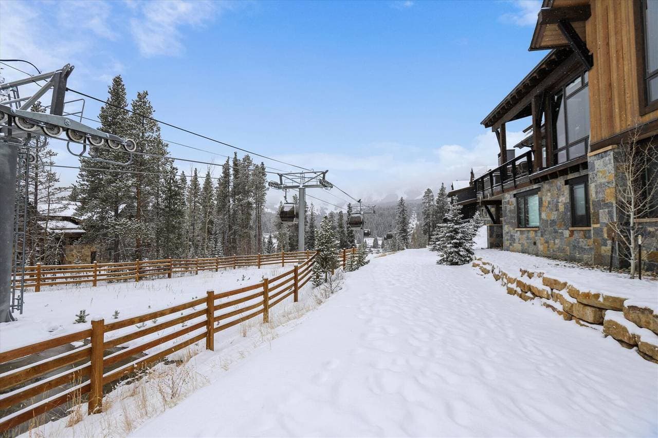 Falcon Haus - Image 49