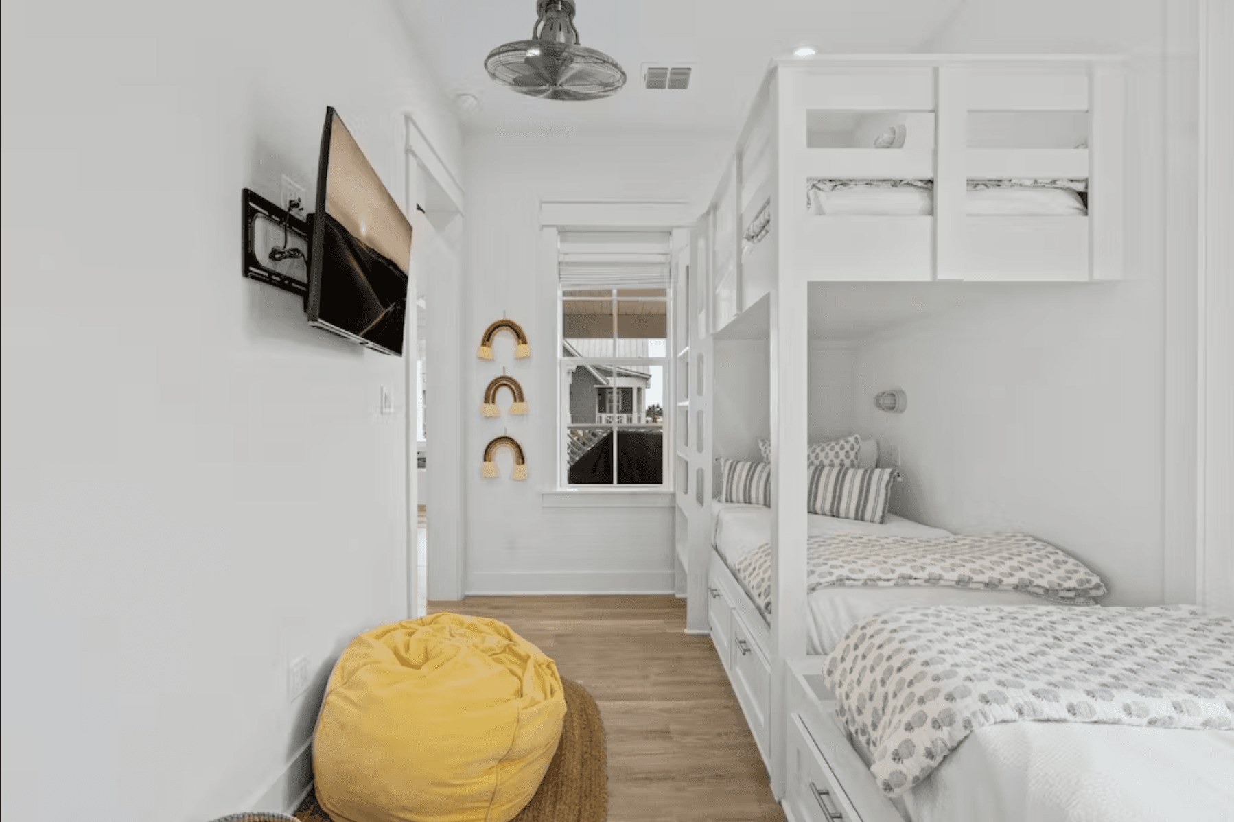 Beach Ball House - Image 36