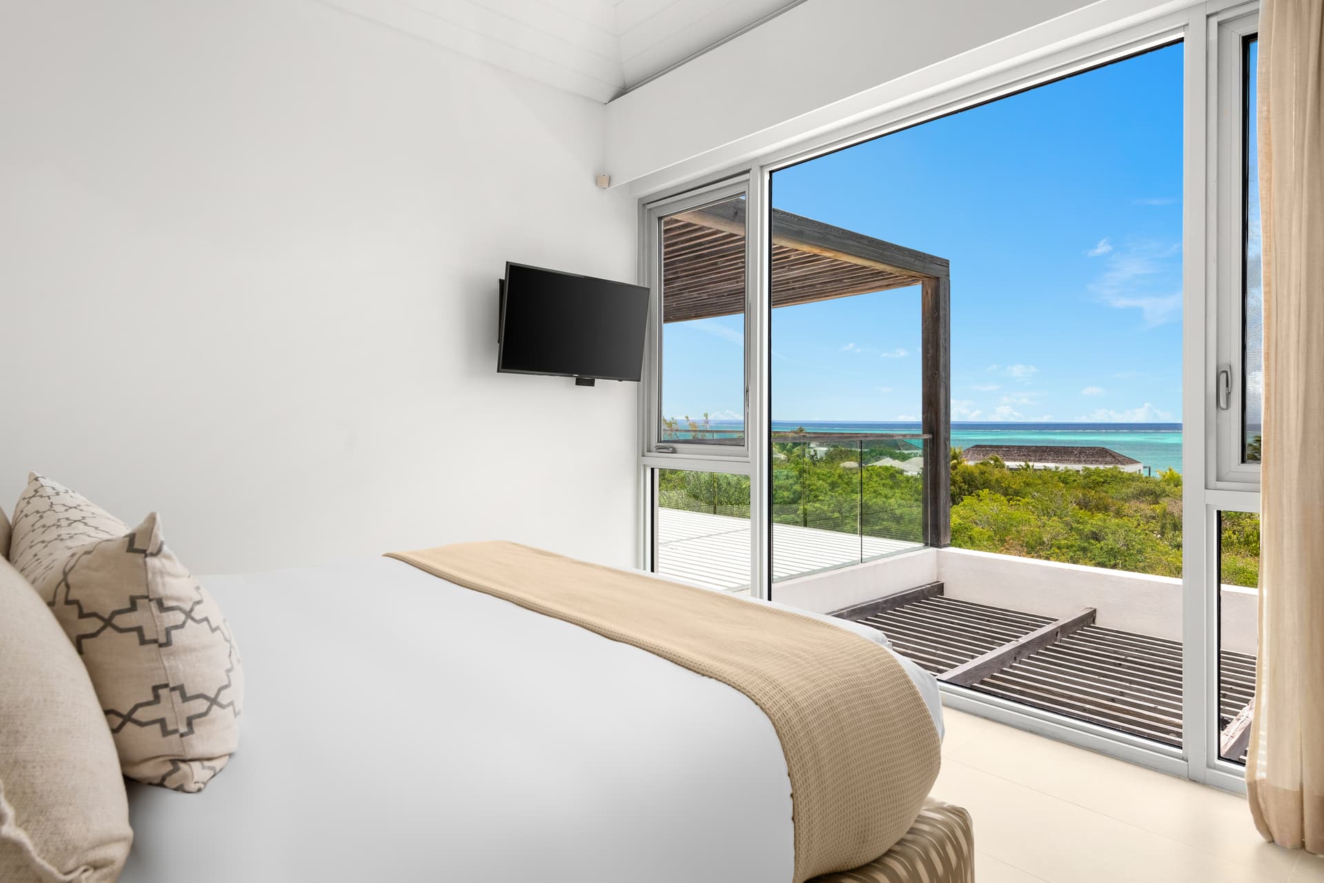 North Shore Four Bedroom Ocean View Villa - Image 4