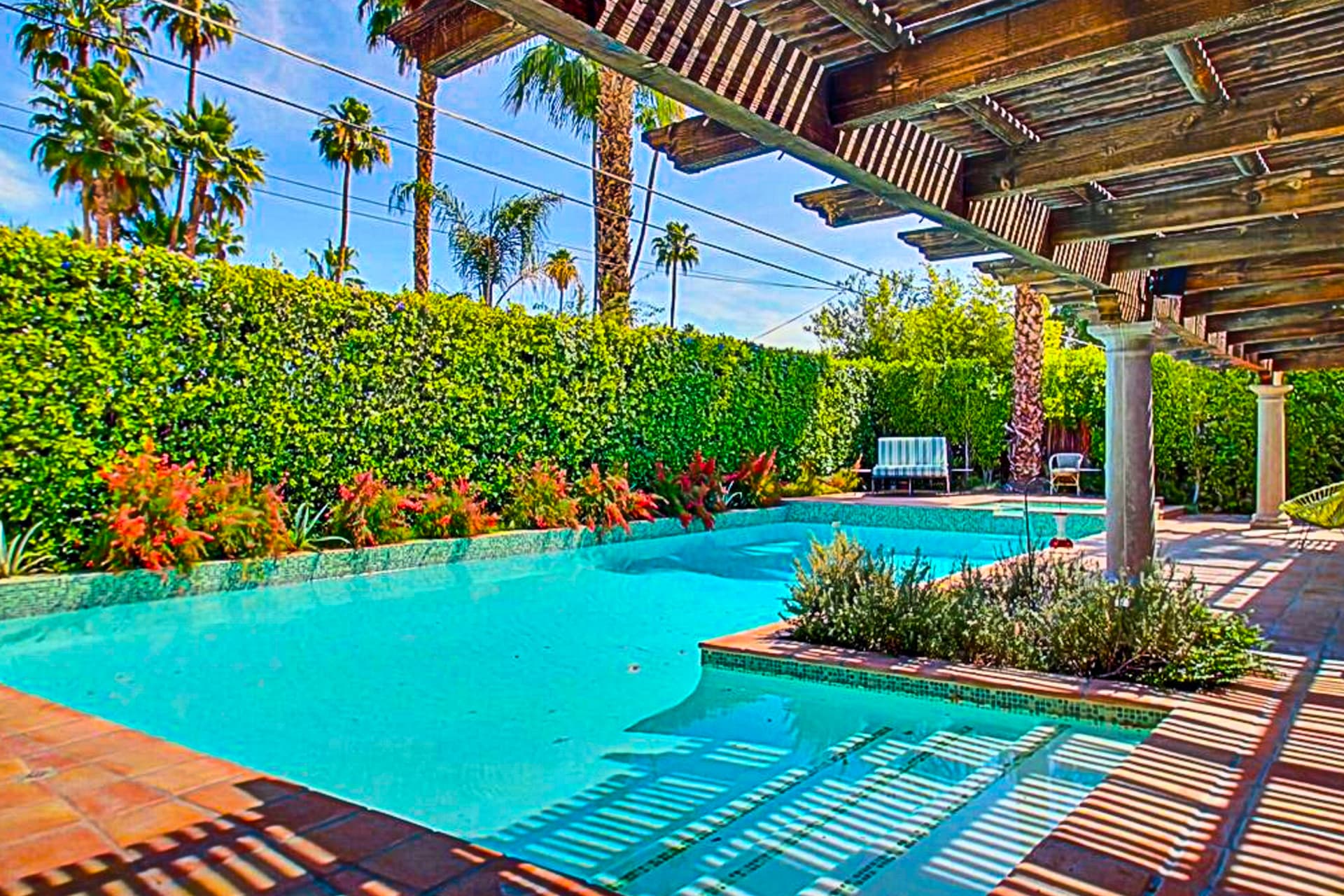 Club 1070 Home - Image 29