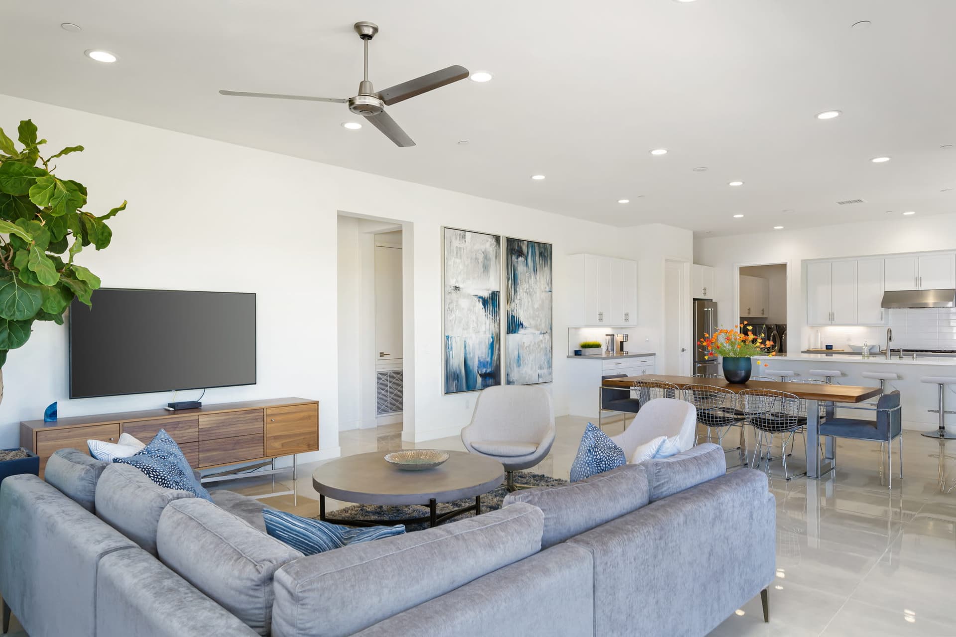 Stay Savvy in Palm Desert - Image 2