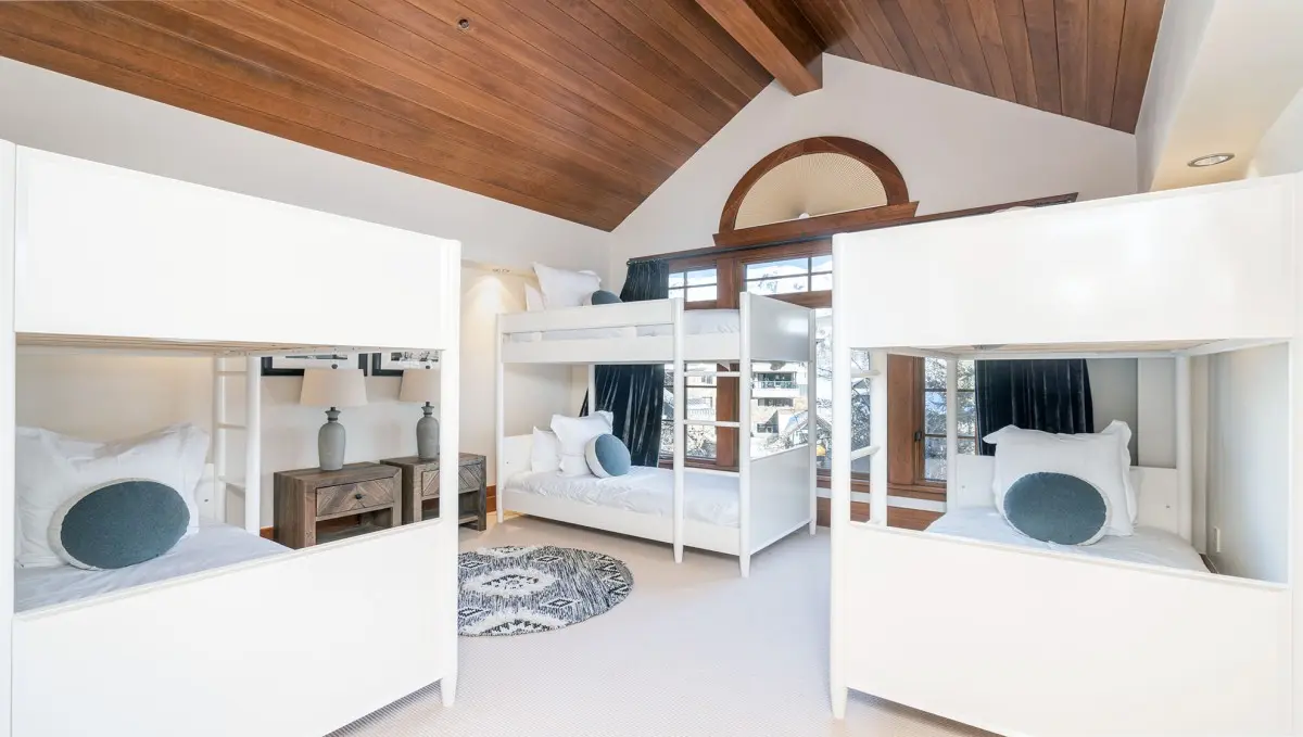 Plaza Tower - Image 18