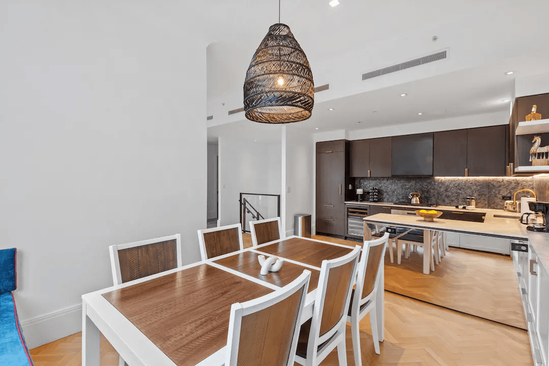 Clinton Home - Image 2