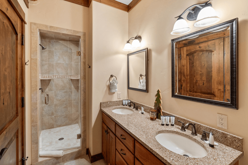 Timberline Lodge - Image 19