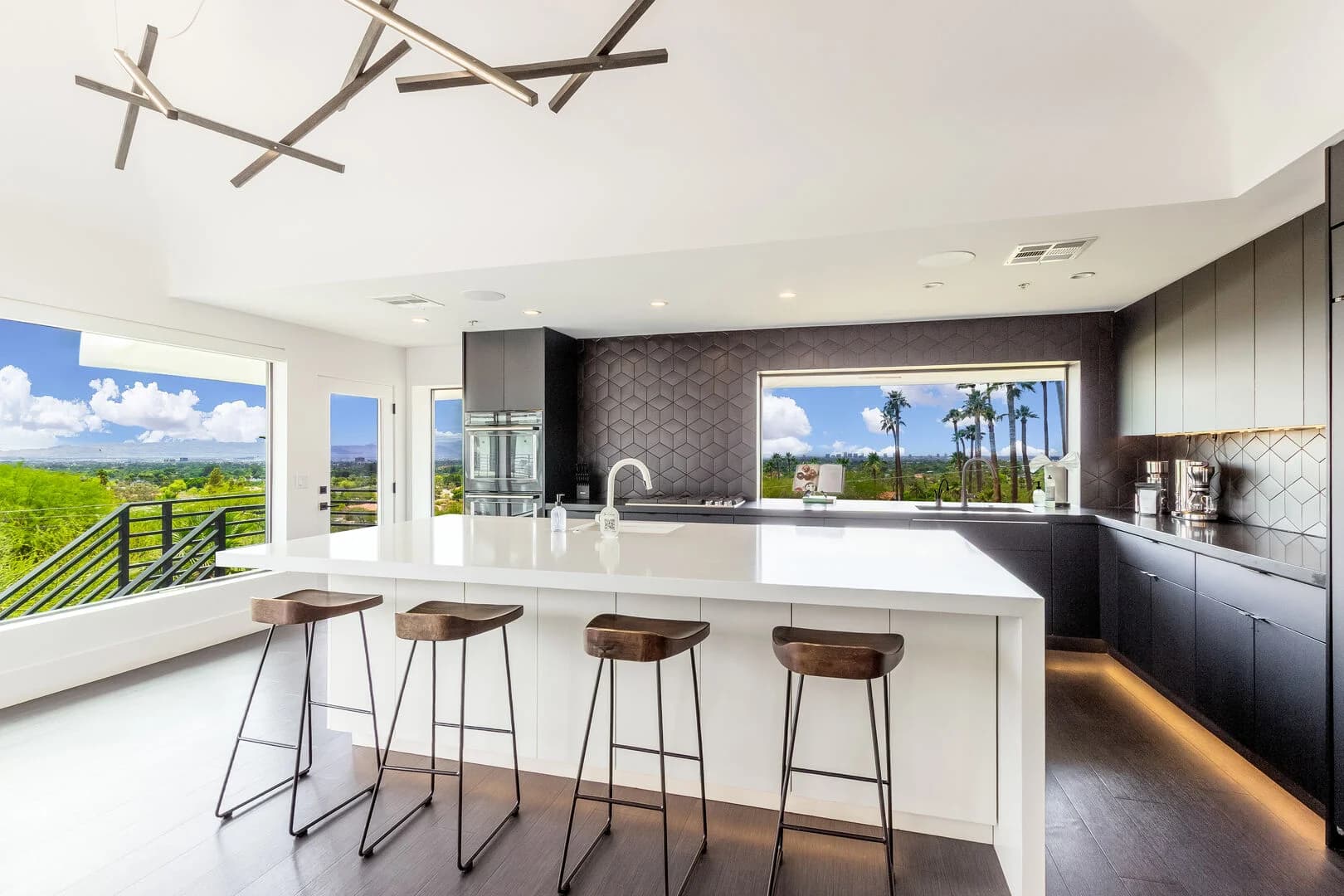 Valle Vista Manor - Image 30