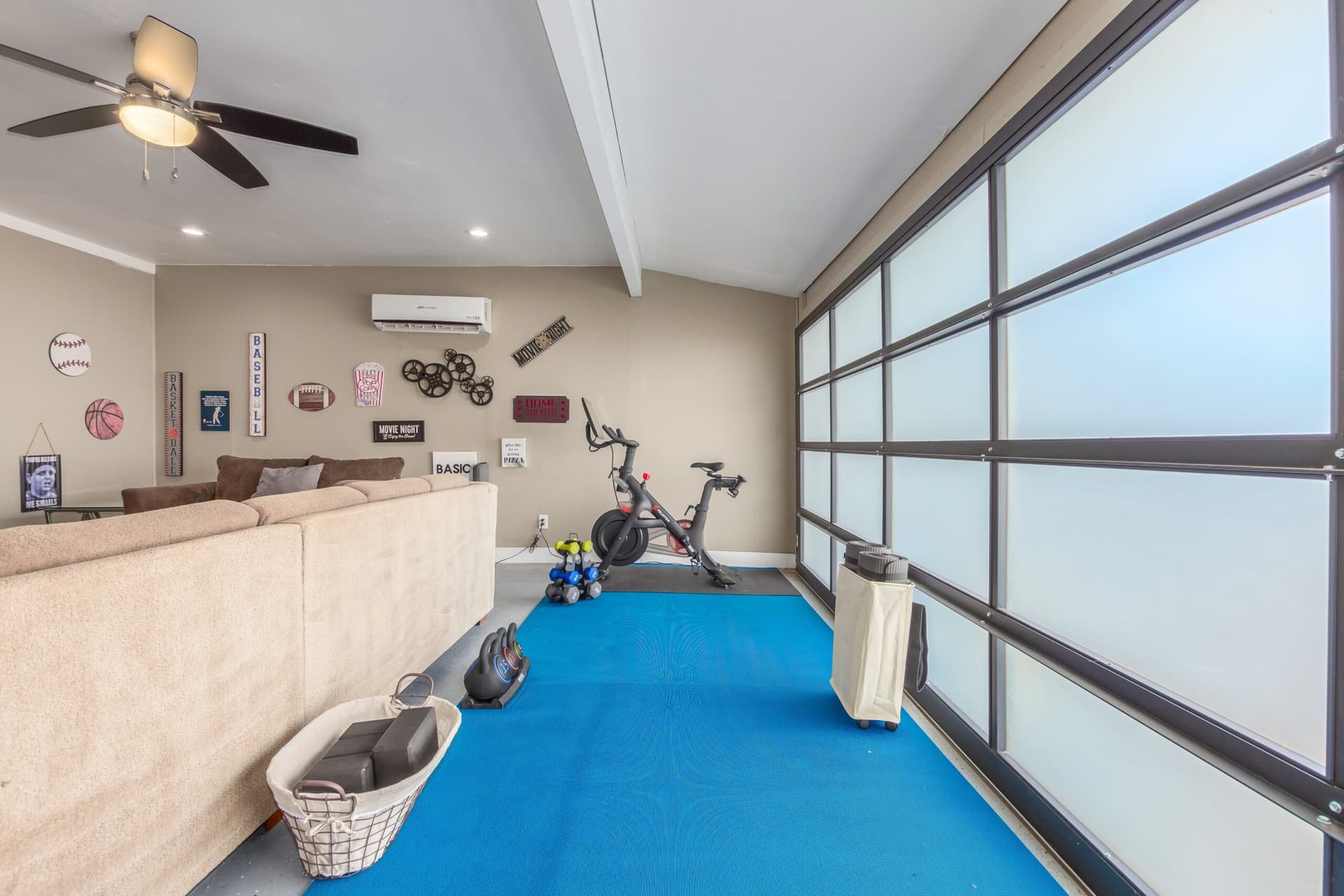 Ochenta Modern Poolhouse - Image 28