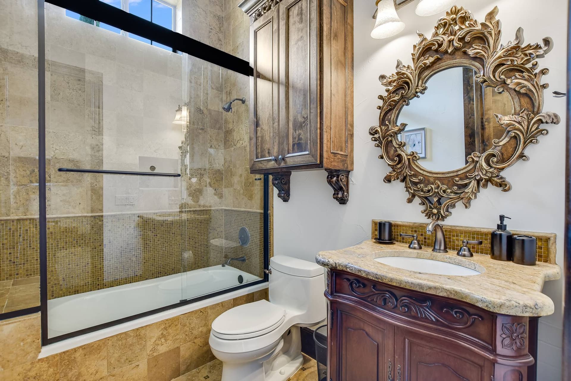 Autograph on Lake Austin - Image 22