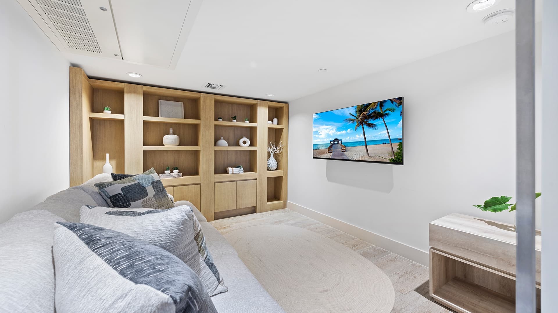 1 Hotel & Homes Residence #904 - Image 13