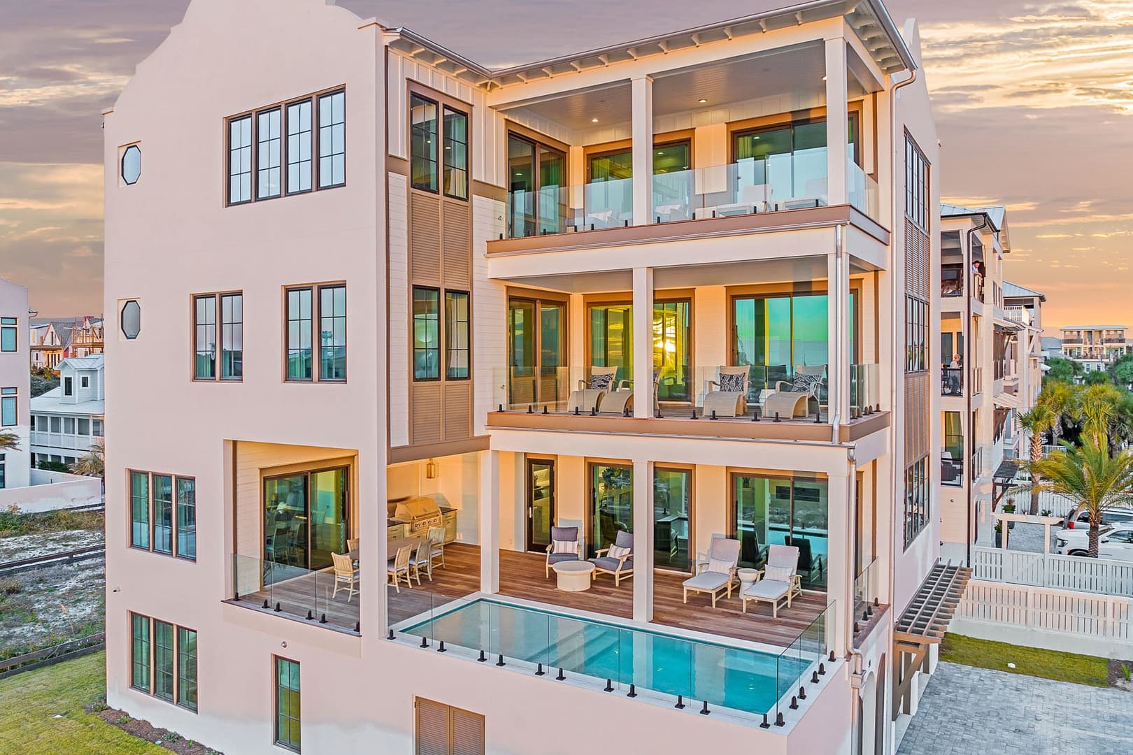 Emerald Le Luxe - Image 1