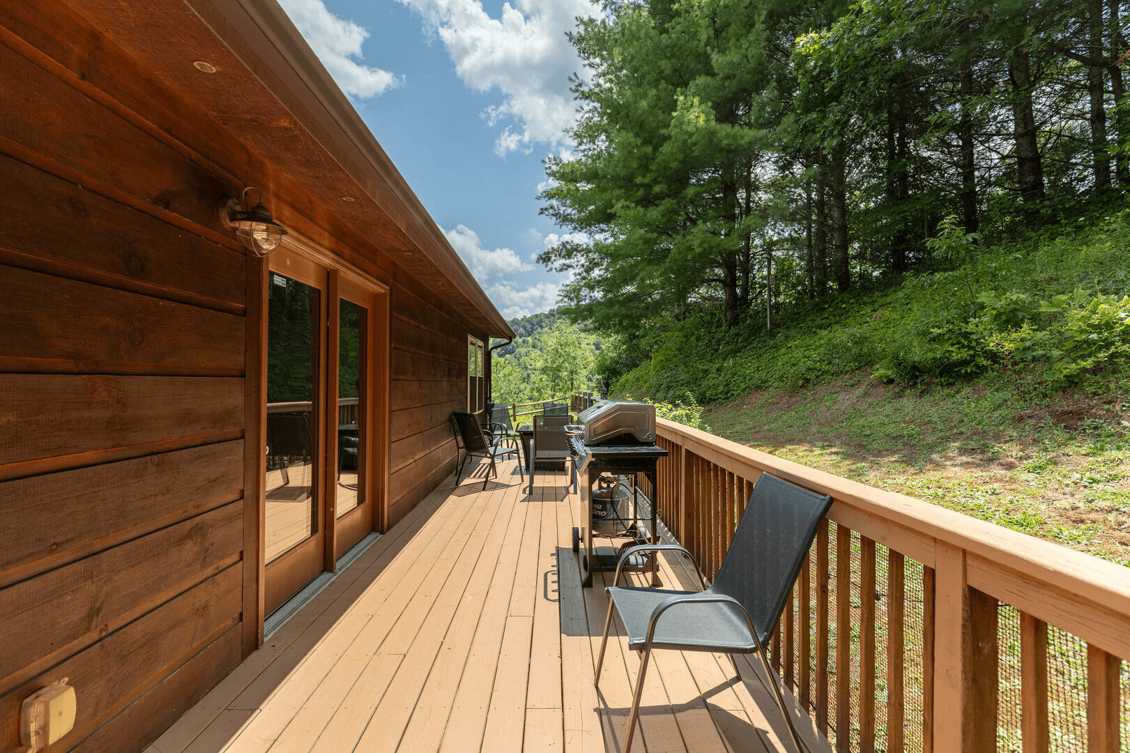 Lazy Bear Inn - Image 5