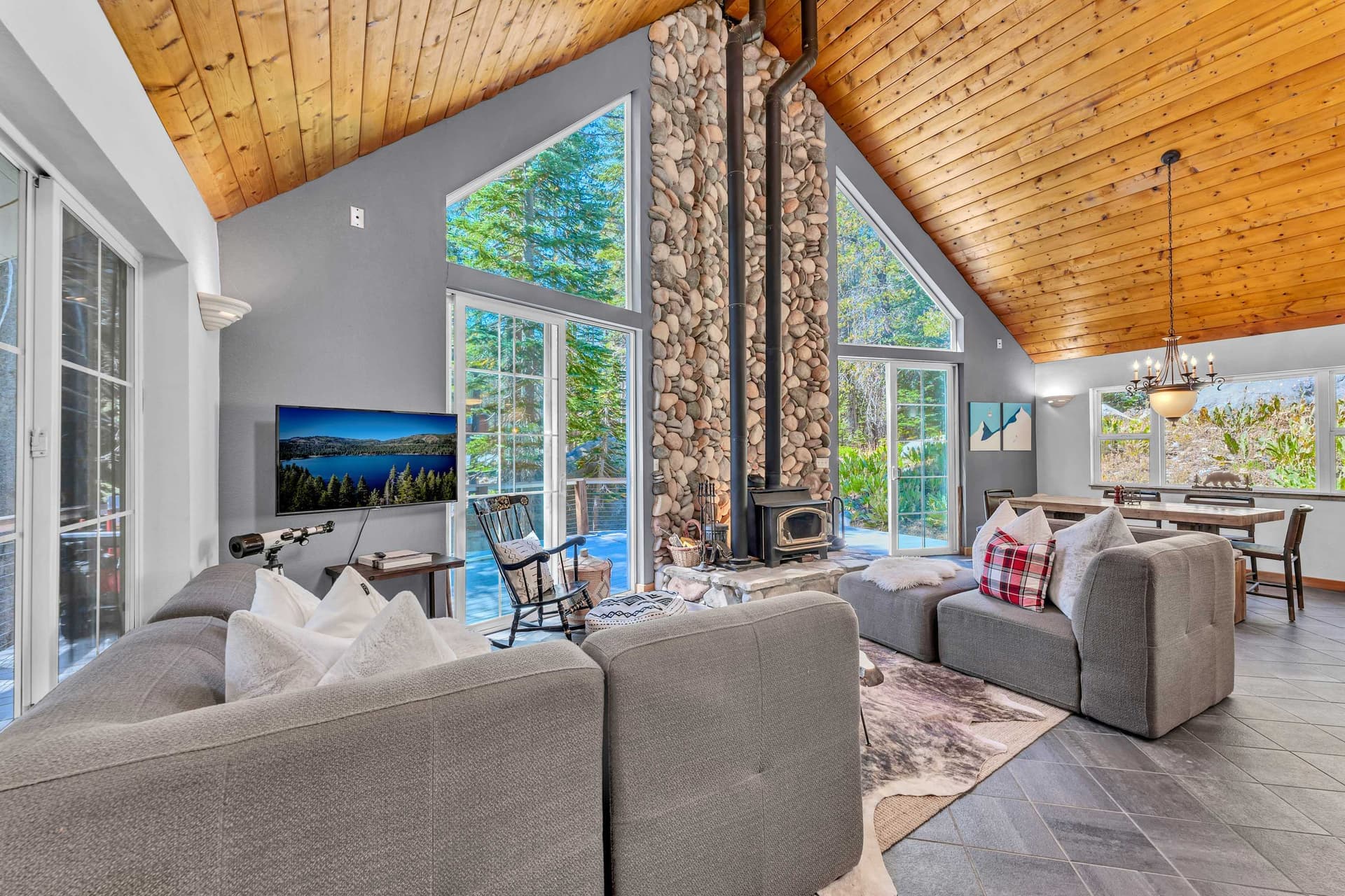 Serene Forest Retreat - Image 4