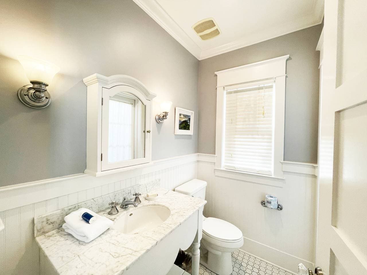 Frosted Orange Home - Image 12