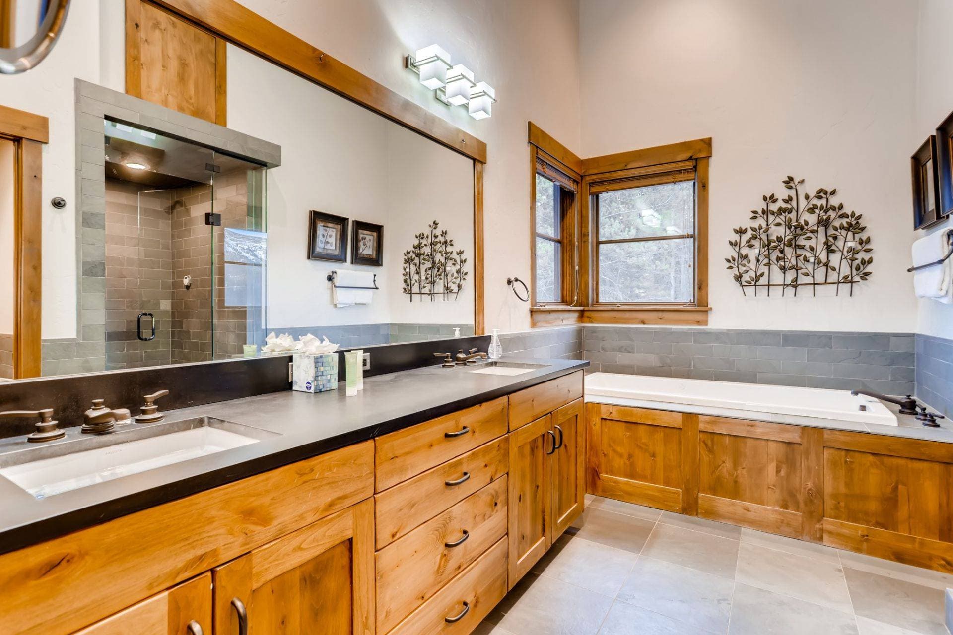 Snowy Pines House - Image 16