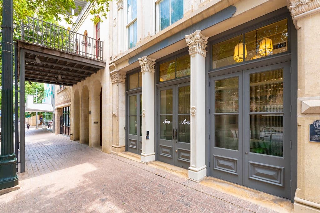 Loft On Congress Home - Image 49