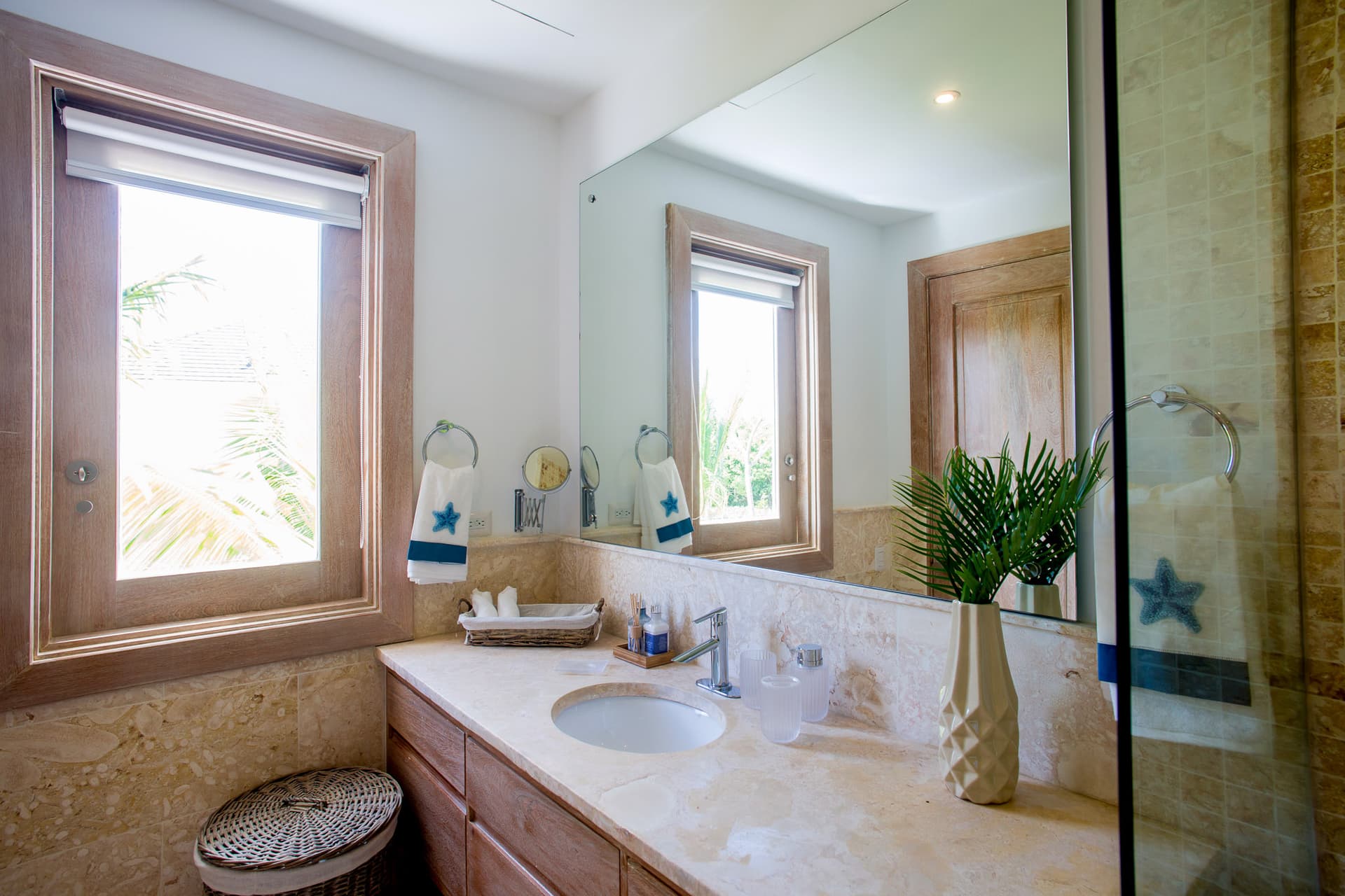 Hacienda B6 - Image 20