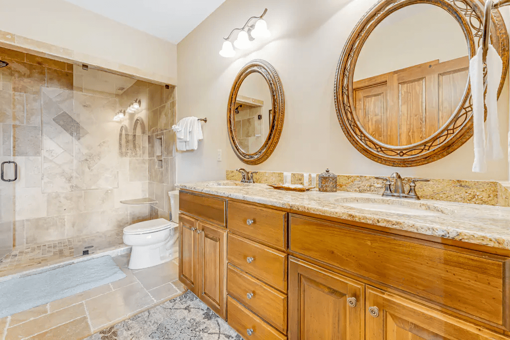 Red Tail Home - Image 3