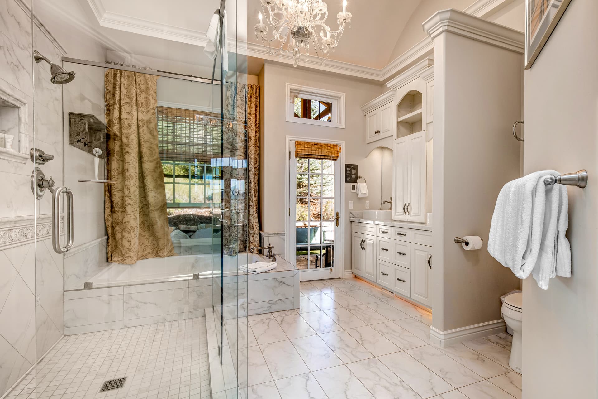 Mountain Hillside Manor - Image 31