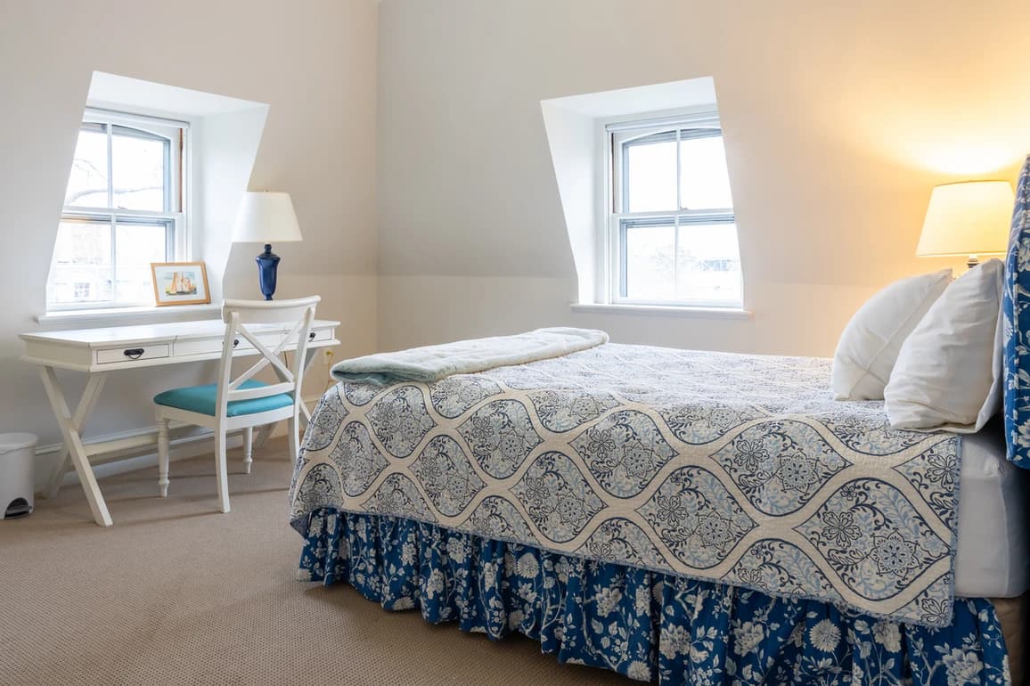 Downtown Victorian - Image 27