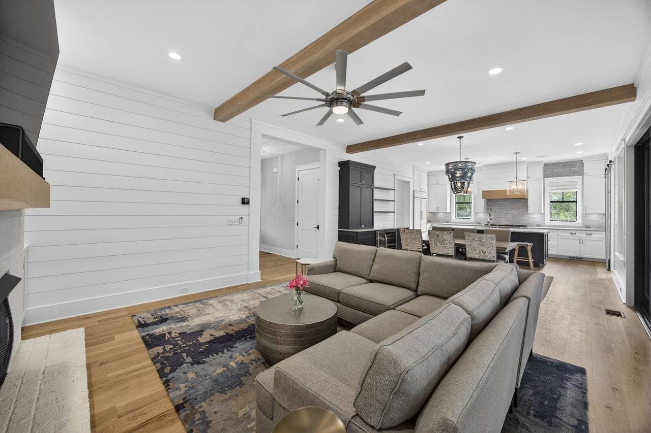 IOP Escape at 26th Avenue - Image 7