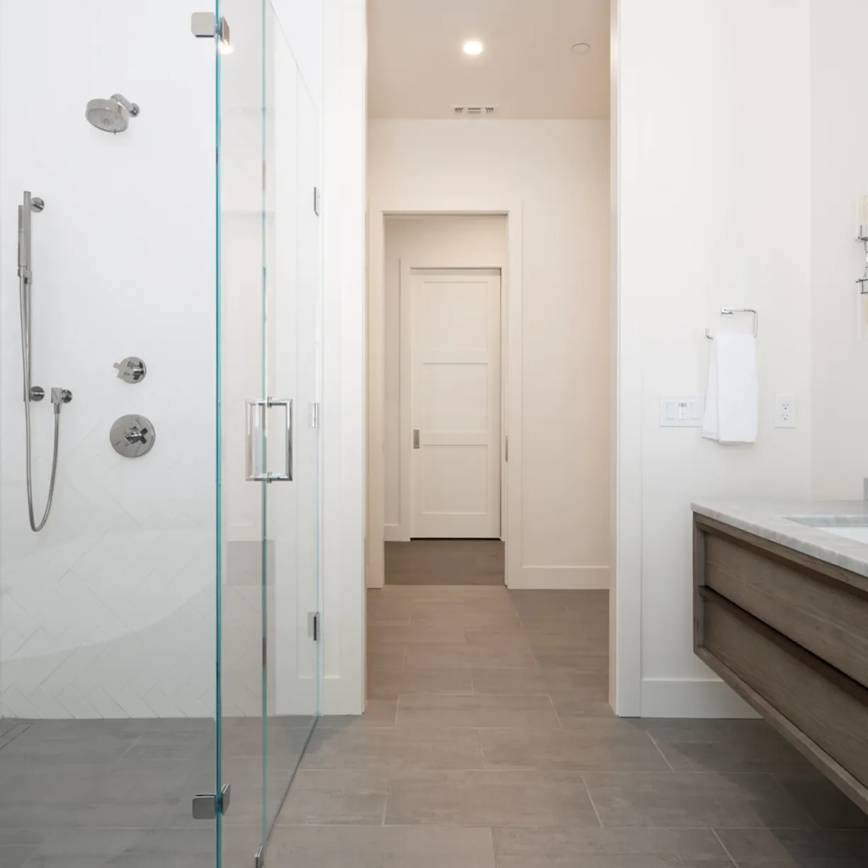 Syrah House - Image 16