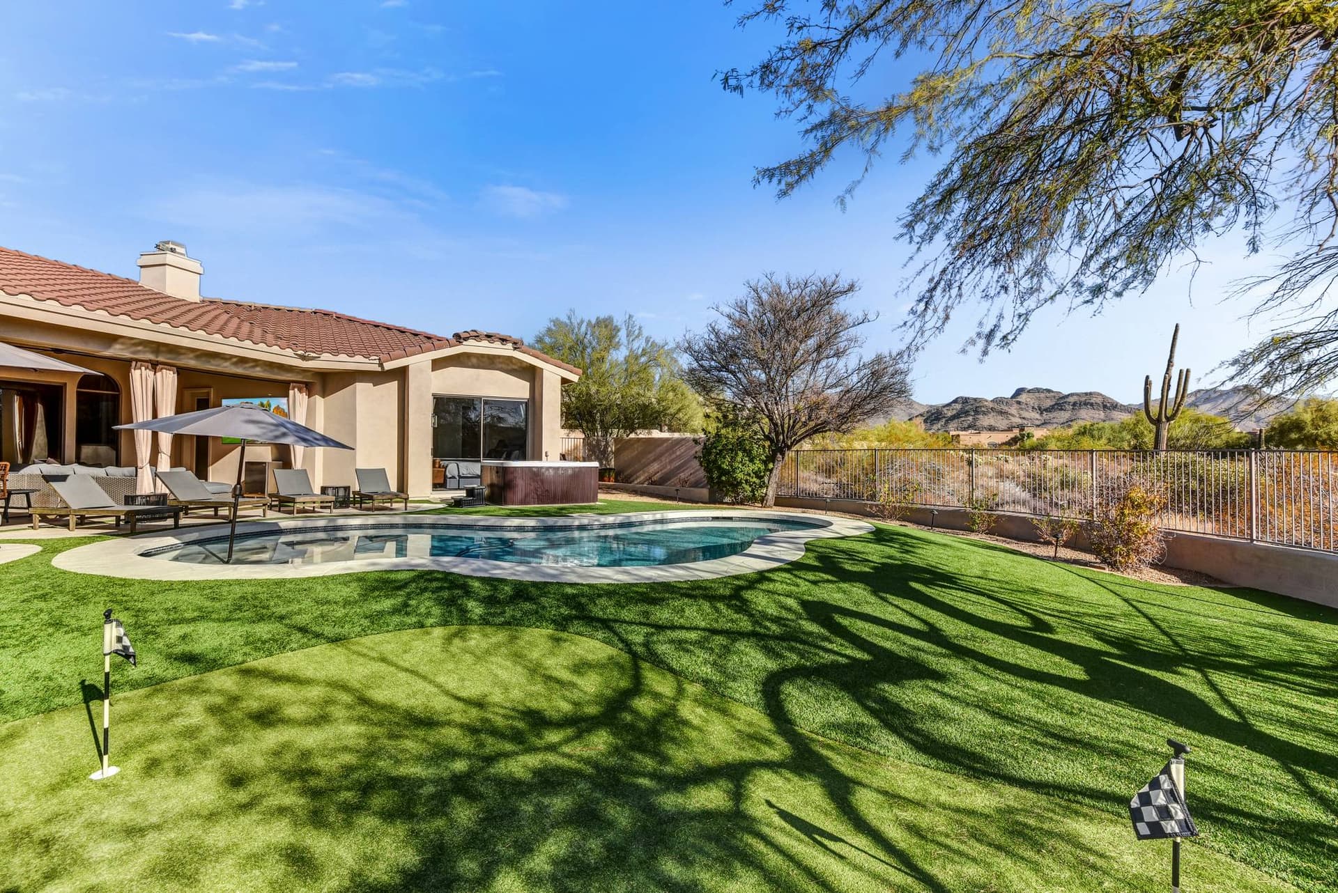 Pinnacle Peak Escape - Image 4