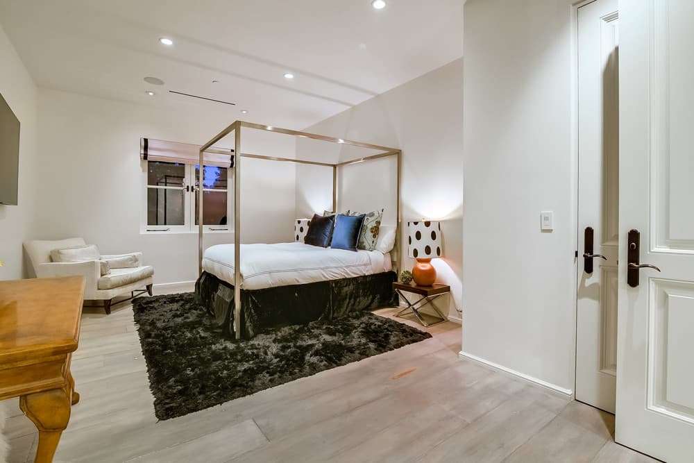 Chateau Serra Malibu - Image 36