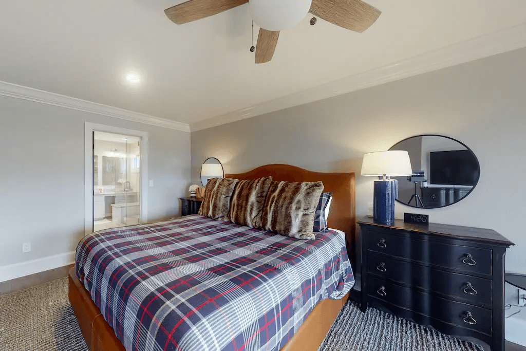 Fraser River Retreat - Image 16