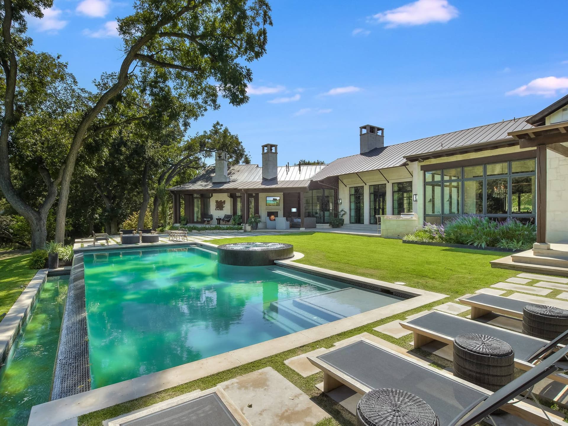 Sapphire on Lake Austin - Image 2