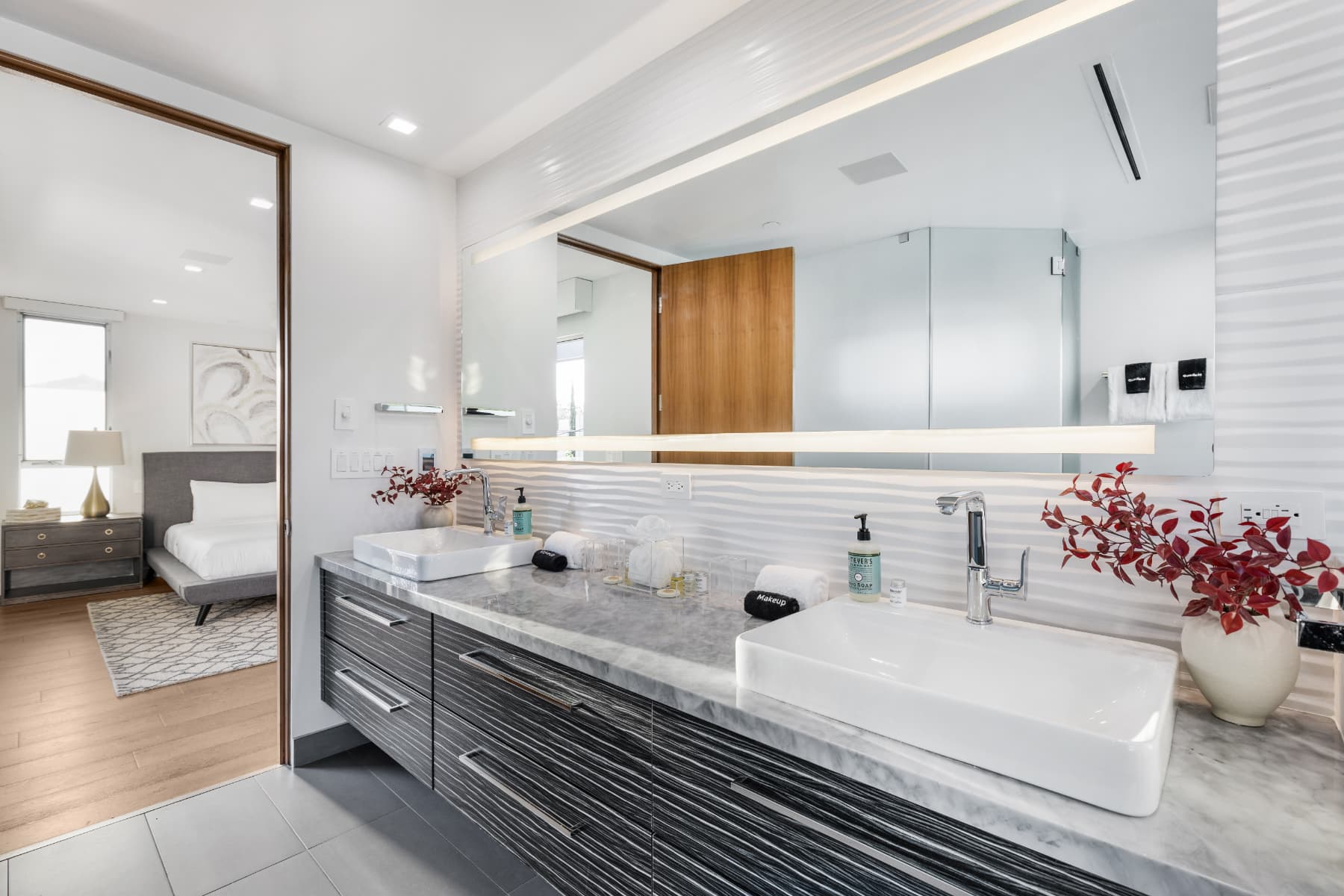 Lindenhurst House - Image 21