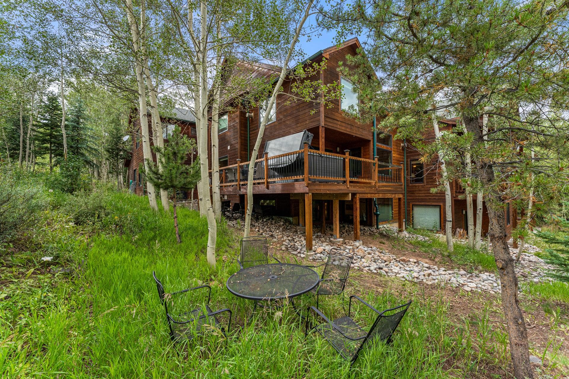 Burgundy House - Image 60