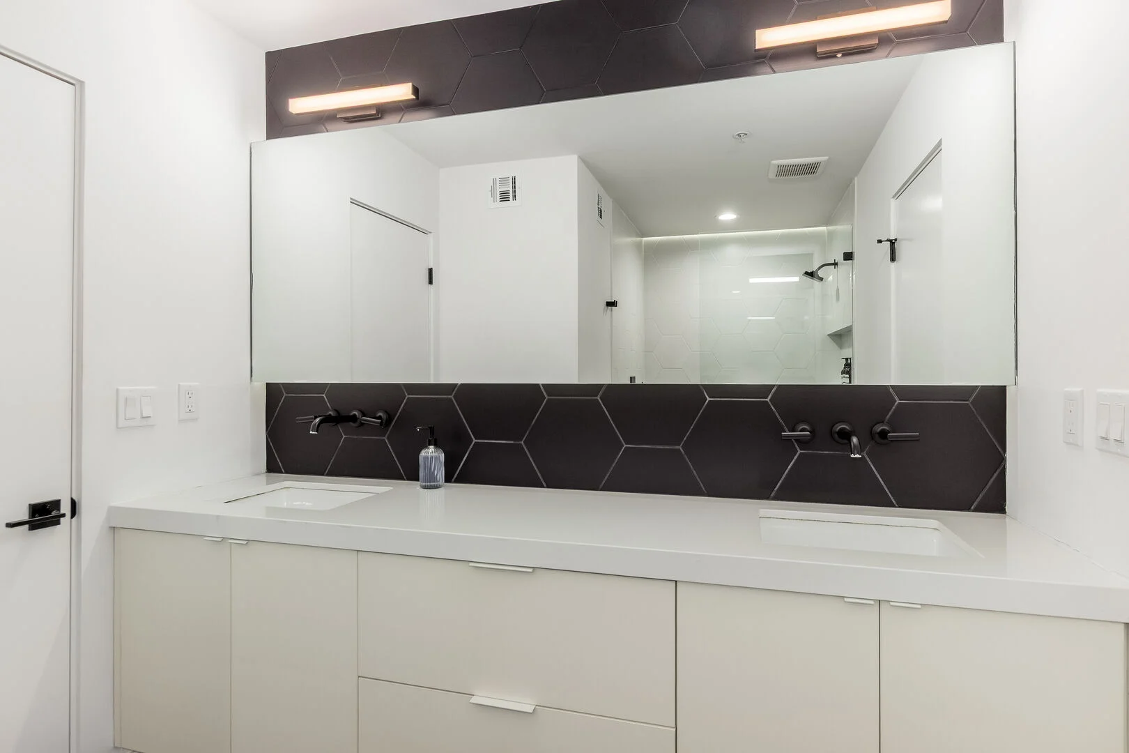 Valle Vista Manor - Image 45